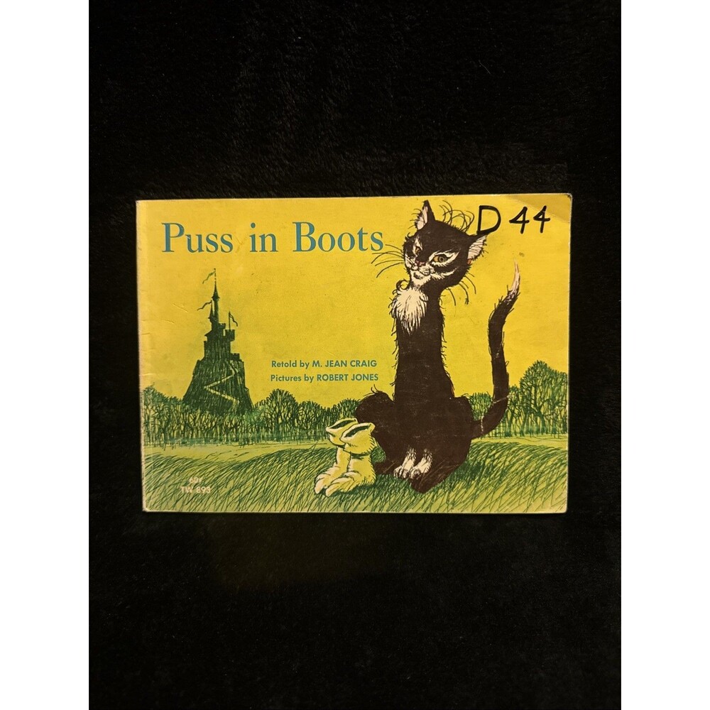 Vintage 1972 Puss In Boots Paperback Book Retold By M. Jean Craig TW 893
